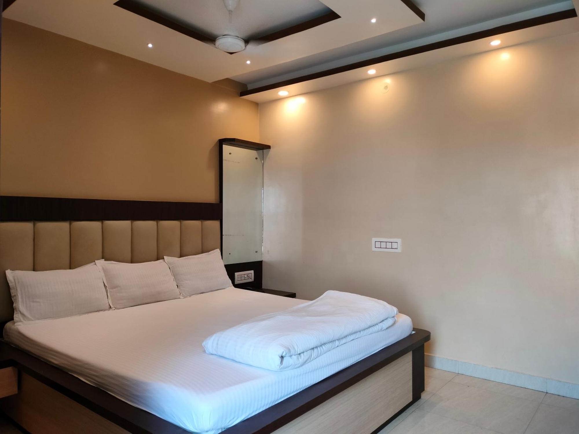 Hotel Binapani Deluxe 1 Tarapith Eksteriør billede