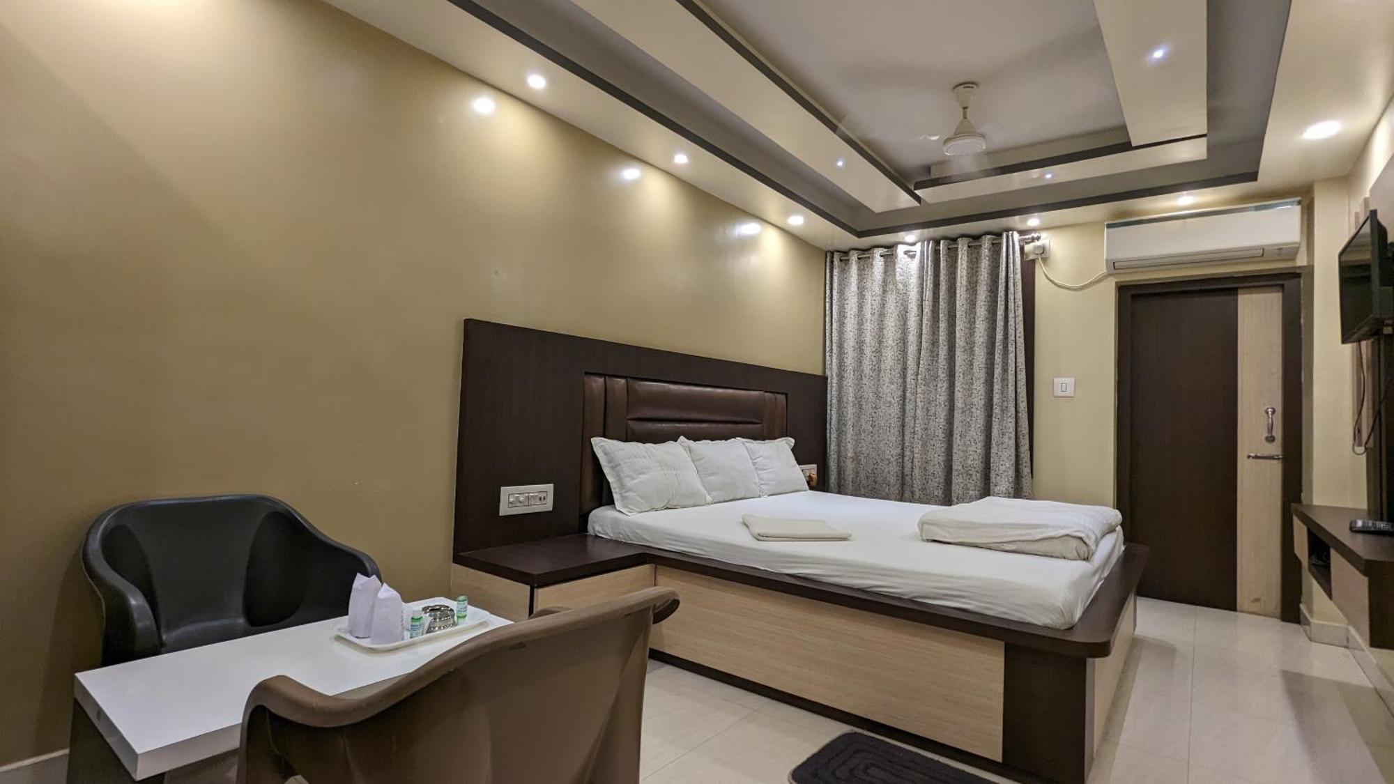 Hotel Binapani Deluxe 1 Tarapith Eksteriør billede