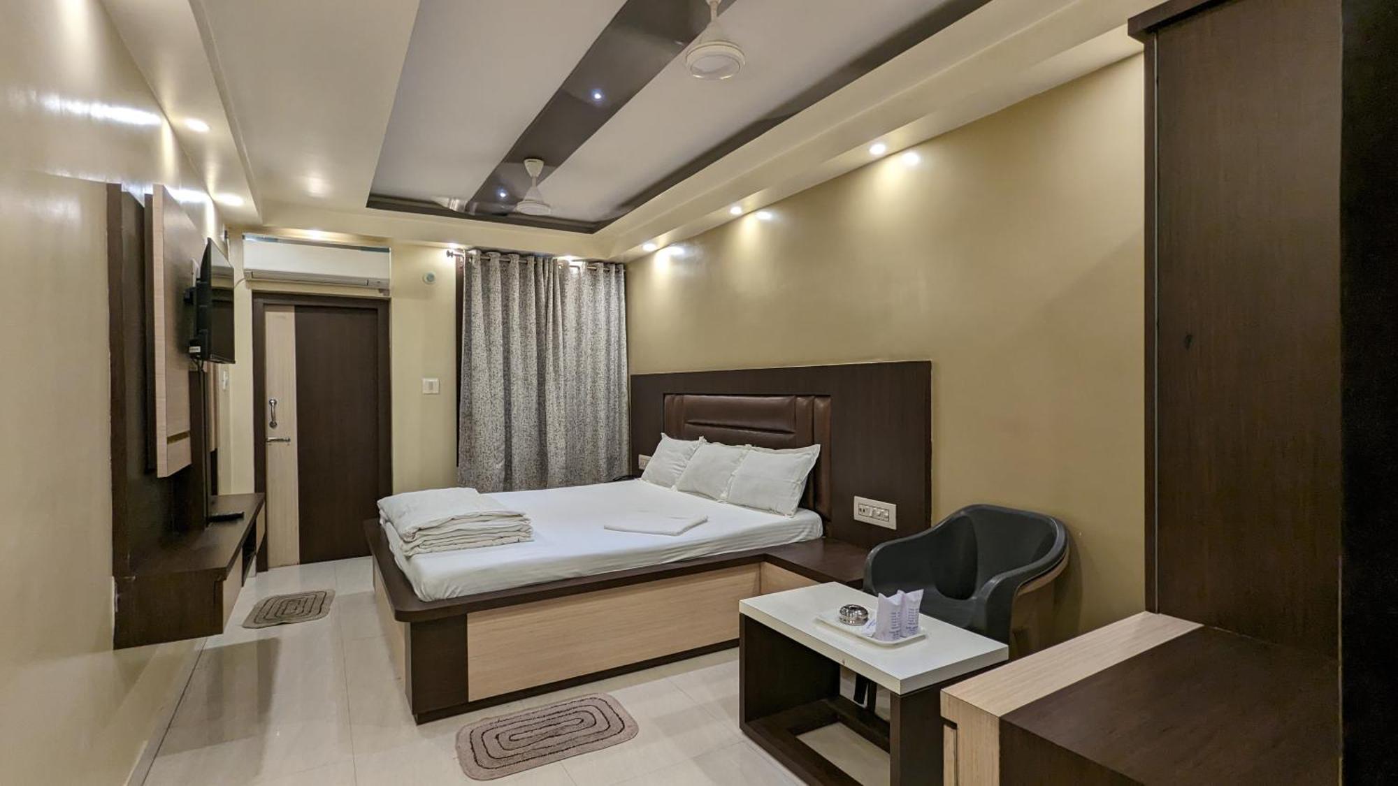 Hotel Binapani Deluxe 1 Tarapith Eksteriør billede