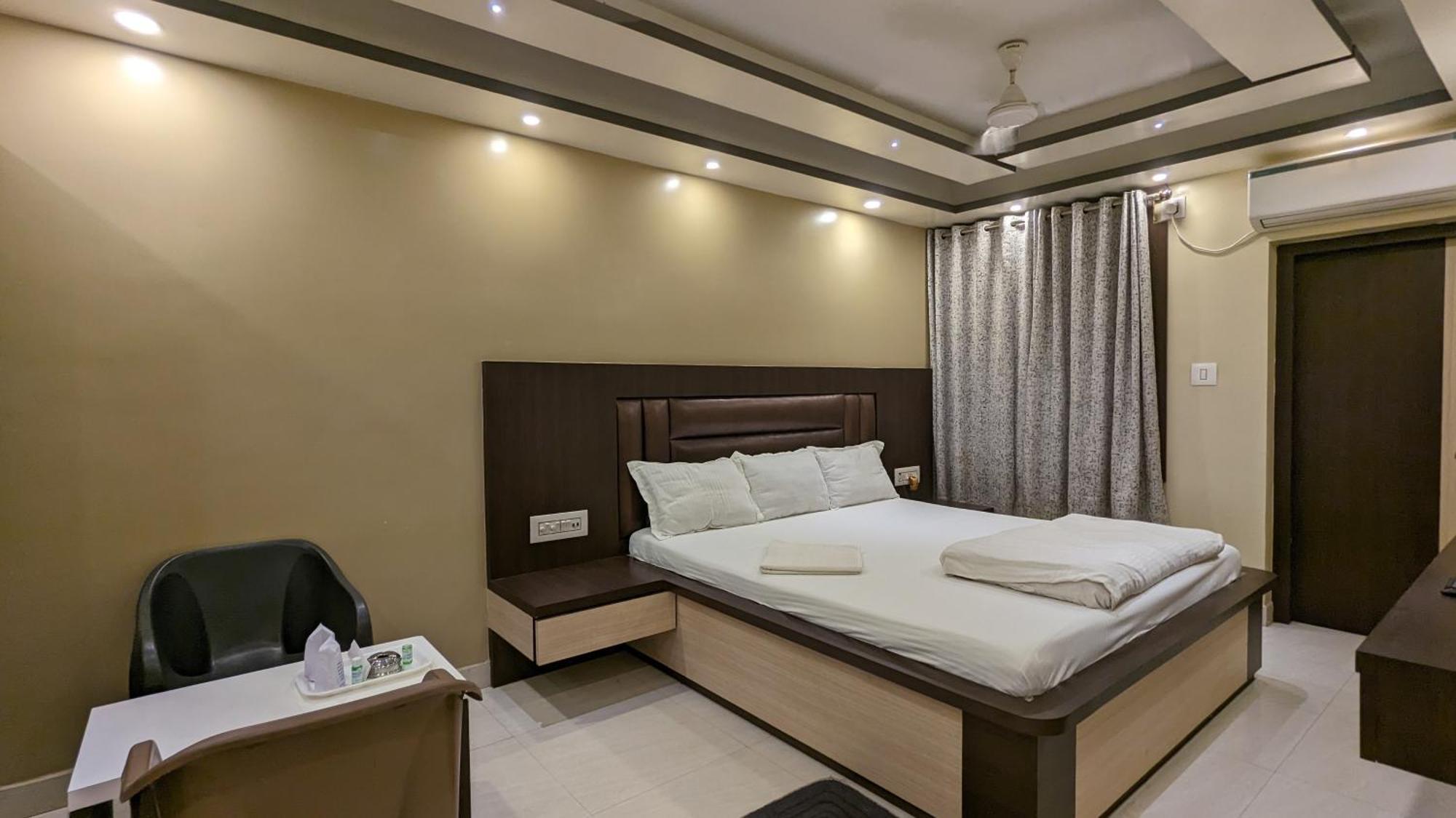 Hotel Binapani Deluxe 1 Tarapith Eksteriør billede